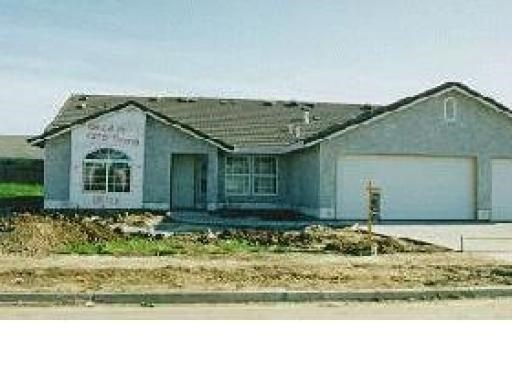 1270 Donna Dr
