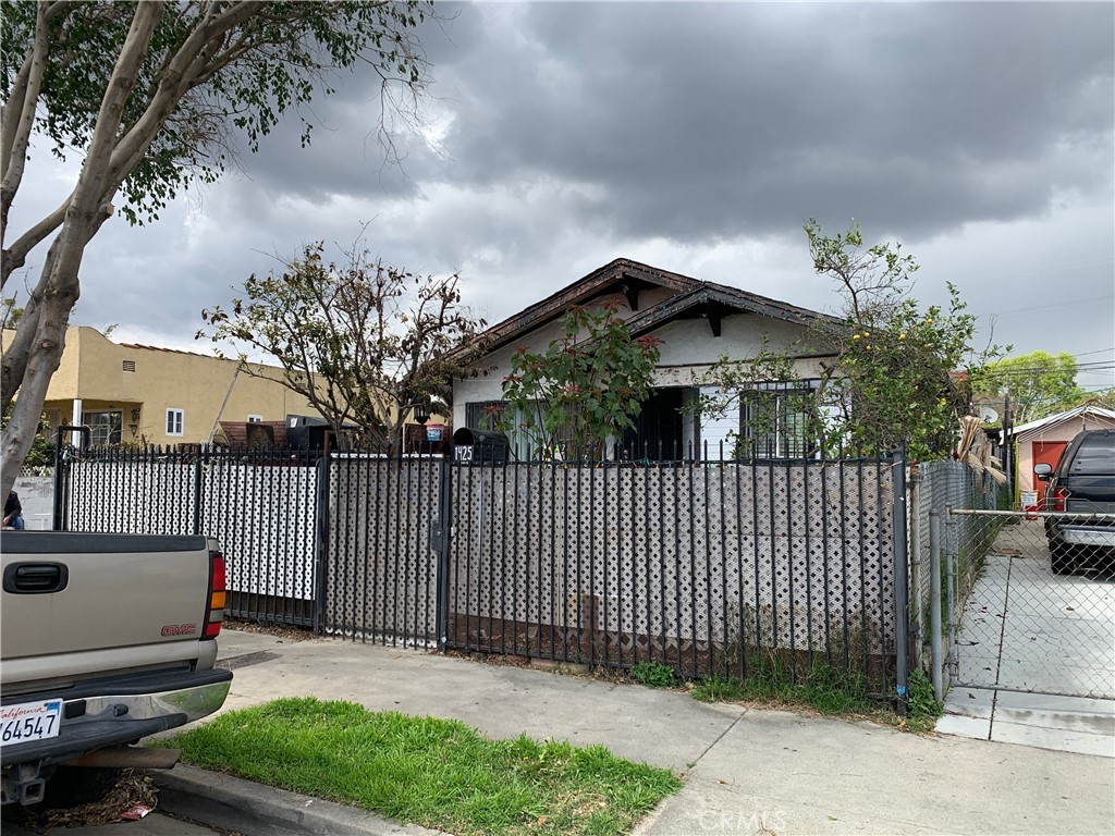 1423 E 78th St, Los Angeles, CA 90001 | MLS# OC23055513 | Redfin