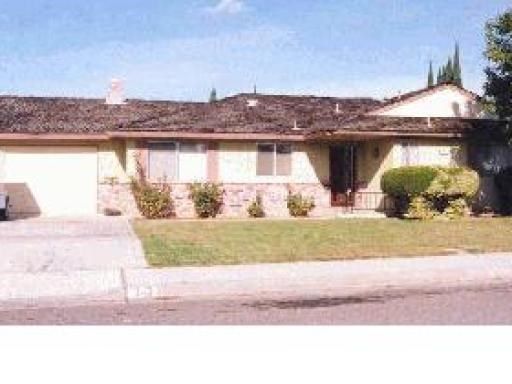 345 Della Dr