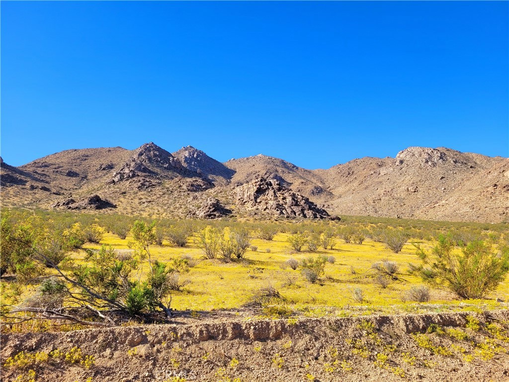18 Holmes Rd. (Near), Lucerne Valley, CA 92356 MLS HD23175723 Redfin