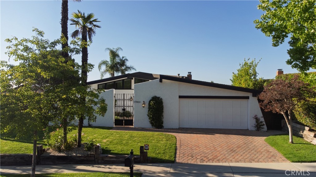 22651 Paul Revere Dr, Calabasas, CA 91302