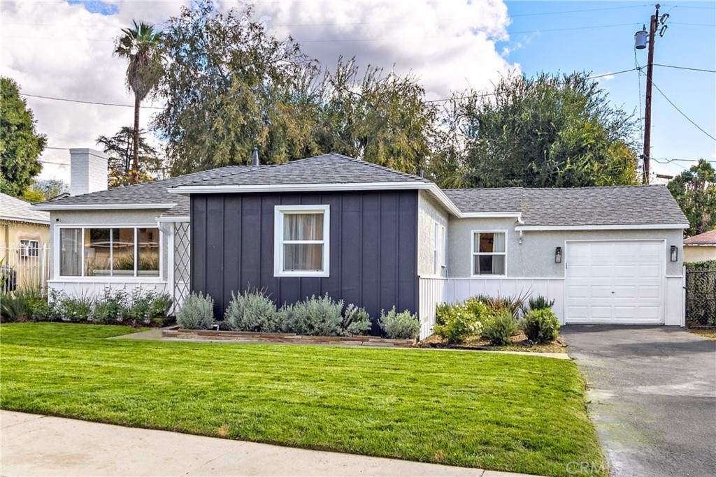 2460 Glenrose Ave, Altadena, CA 91001