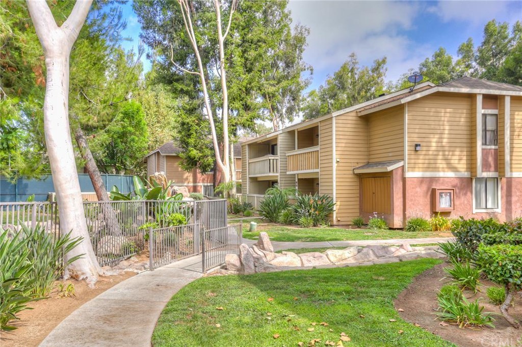 3535 Banbury Dr #88, Riverside, CA 92505 | MLS# CV15184790 | Redfin