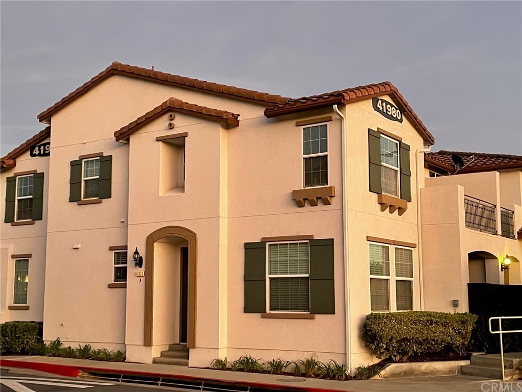 https://ssl.cdn-redfin.com/photo/45/bigphoto/867/IG22002867_0.jpg
