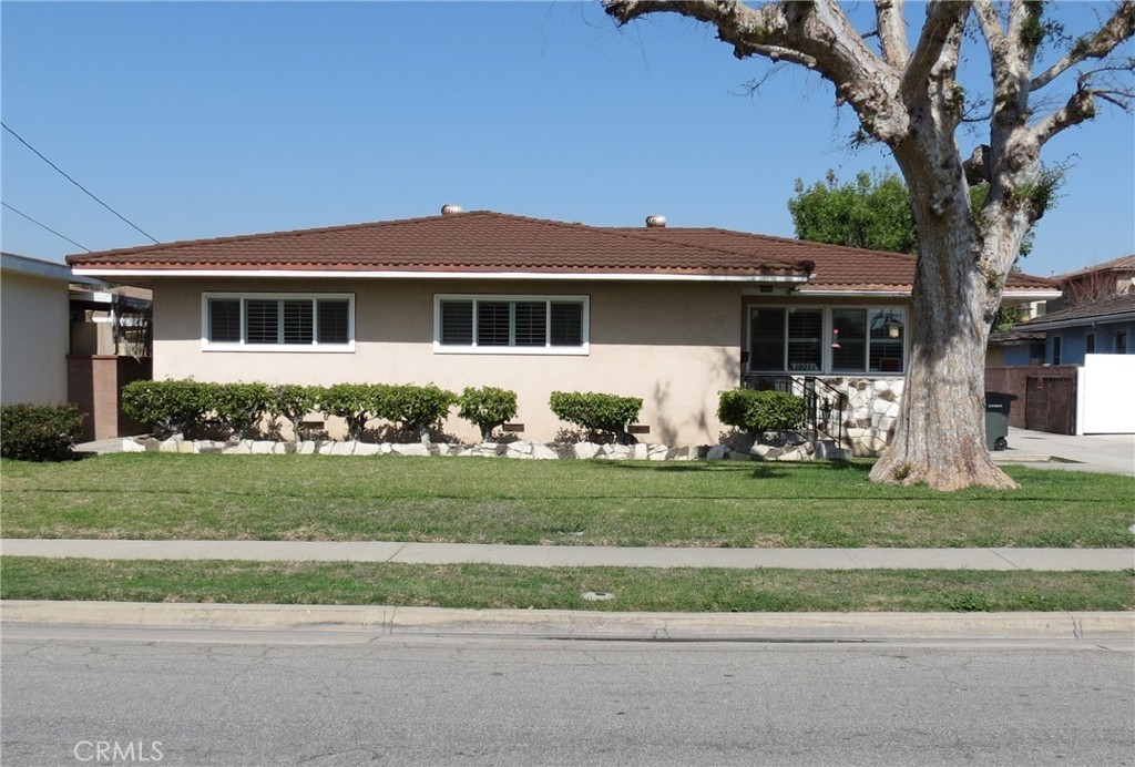 SEEA California ロンスプ 10251 Hacienda St, Bellflower, CA 90706 | Redfin