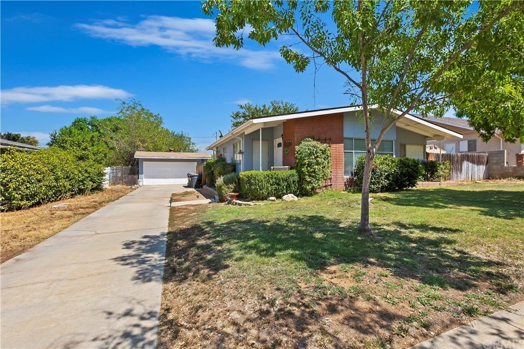 829 Nottingham Dr, Redlands, CA 92373 | MLS# CV20182891 | Redfin