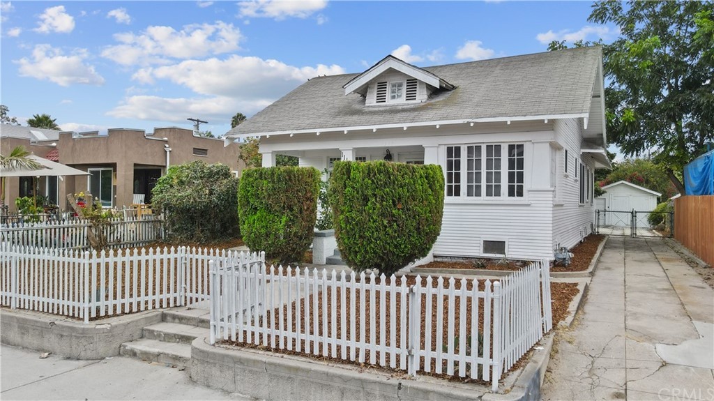 1118 W 47th St, Los Angeles, CA 90037 | MLS# SB22185929 | Redfin