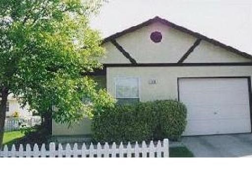 1582 Vine Cir