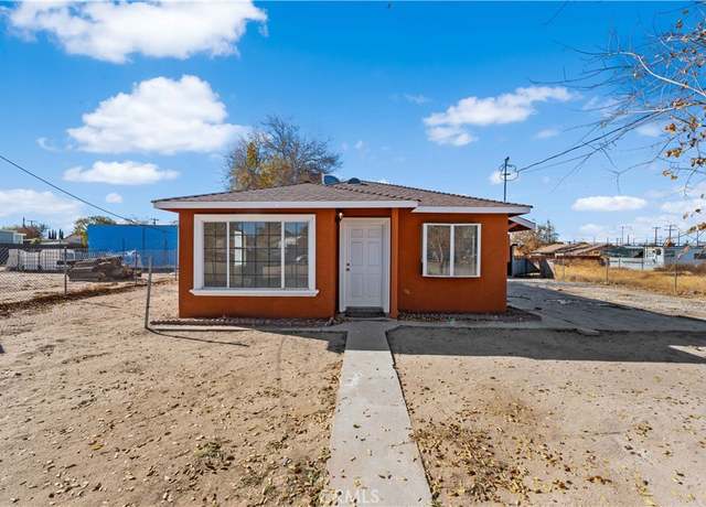 Property at 43331 Fairglen Rd, Lancaster, CA 93535, 3 beds, 1 bath