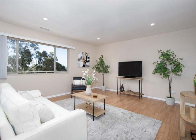 Property at 3625 Vista Oceana #18, Oceanside, CA 92057, 2 beds, 2 baths