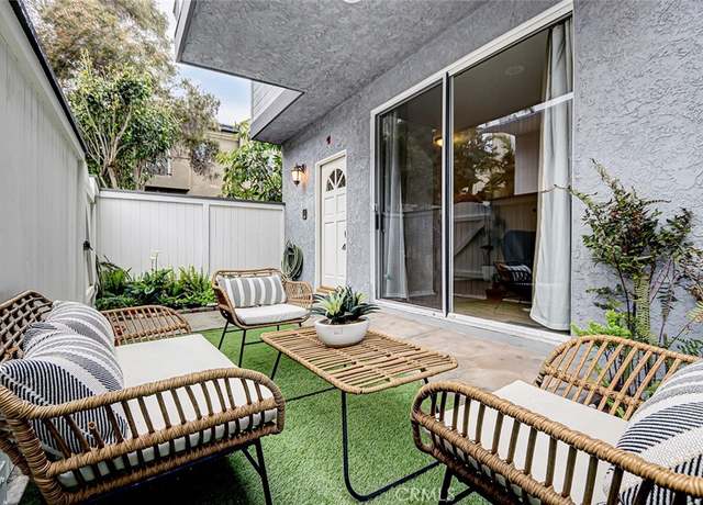 Property at 1913 Carnegie Ln #4, Redondo Beach, CA 90278, 3 beds, 2.5 baths
