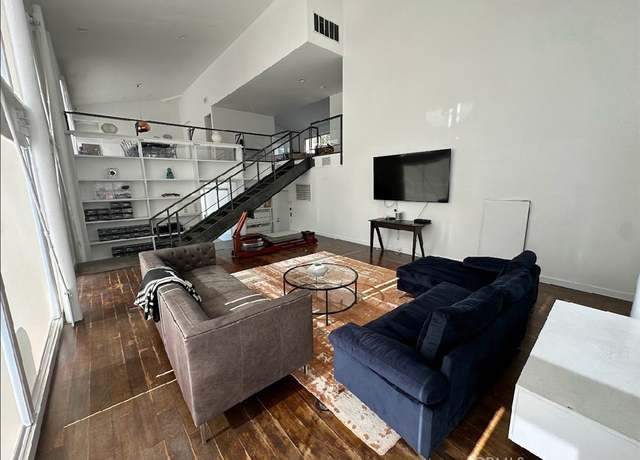 Property at 1893 Sunset Plaza Dr, Los Angeles, CA 90069, 3 beds, 3 baths
