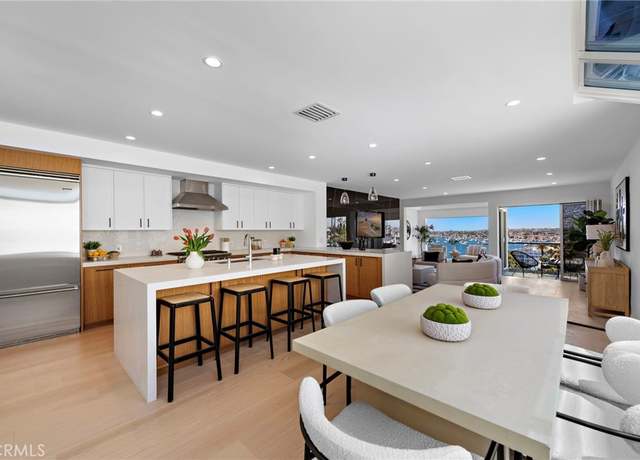 Property at 309 Carnation Ave #4, Corona Del Mar, CA 92625, 2 beds, 2 baths