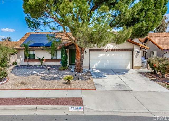 Property at 2250 Redwood Dr, Hemet, CA 92545, 3 beds, 2 baths