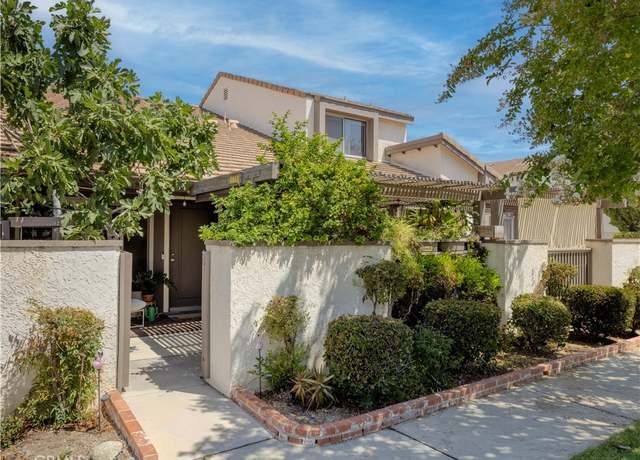 Property at 25786 Vista Fairways Dr, Valencia, CA 91355, 2 beds, 2 baths