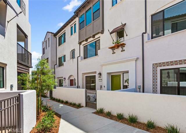 Property at 149 Bridle Dr, Burbank, CA 91506, 3 beds, 3.5 baths