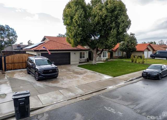 Property at 209 Manzanillo Dr, Bakersfield, CA 93314, 3 beds, 2 baths