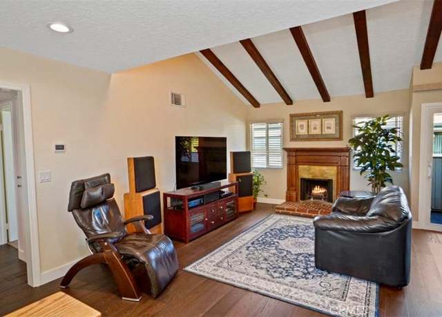 Property at 10516 Sunland Blvd #5, Sunland, CA 91040, 2 beds, 1.5 baths