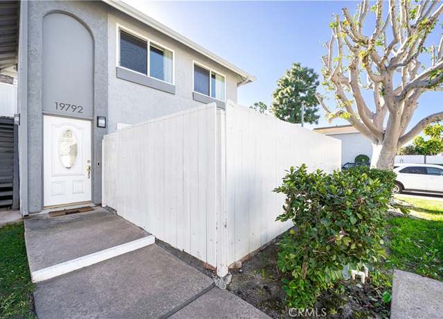 Property at 19792 Bromley Ln #3, Huntington Beach, CA 92646, 3 beds, 1.5 baths