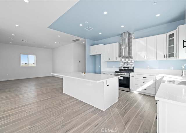 Property at 6619 W Avenue A-10 Ave, Lancaster, CA 93536, 3 beds, 2.5 baths