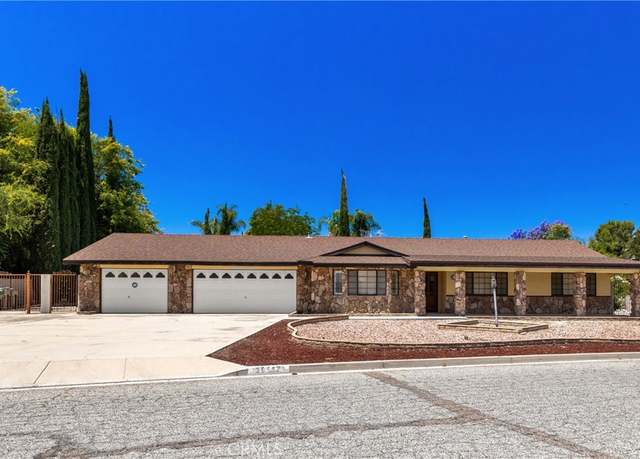 Property at 26555 Lore Heights Ct, Hemet, CA 92544, 4 beds, 3 baths