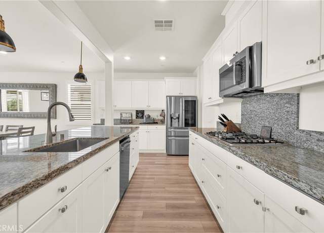 Property at 2721 Kings Canyon Dr, Jurupa Valley, CA 92509, 6 beds, 4.5 baths