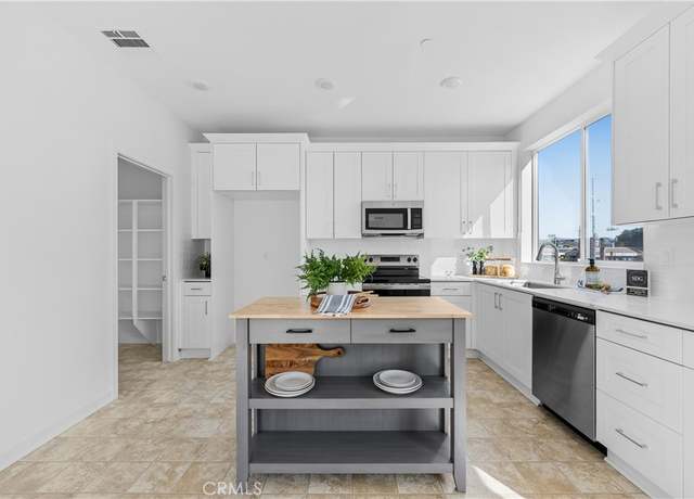 Property at 9419-1/2 N Sepulveda Blvd #1, North Hills, CA 91343, 3 beds, 2.5 baths