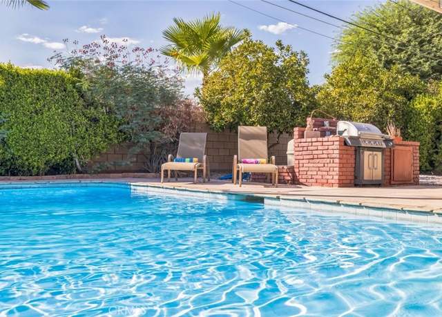 Property at 533 N Sunrise Way, Palm Springs, CA 92262, 2 beds, 2 baths
