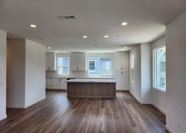 Property at 4564 Catmint Ln, Carlsbad, CA 92008, 3 beds, 3 baths