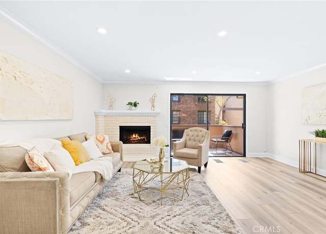 Property at 8870 Villa La Jolla Dr #210, La Jolla, CA 92037, 2 beds, 1 bath