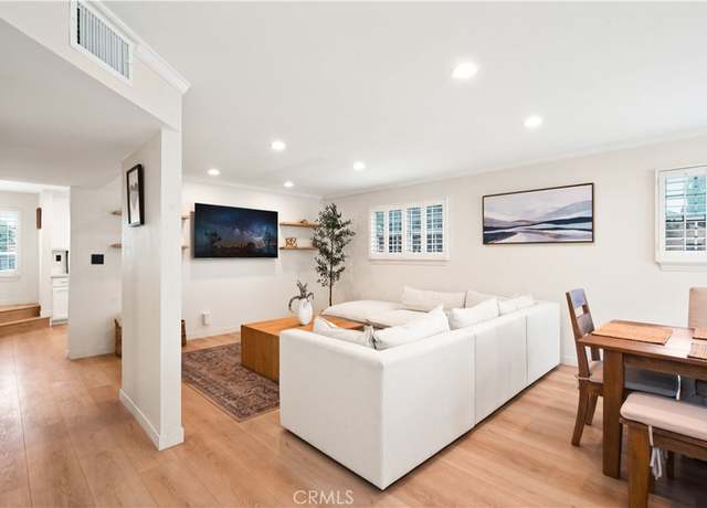 Property at 7300 Balboa Blvd Unit A, Lake Balboa, CA 91406, 2 beds, 2.5 baths