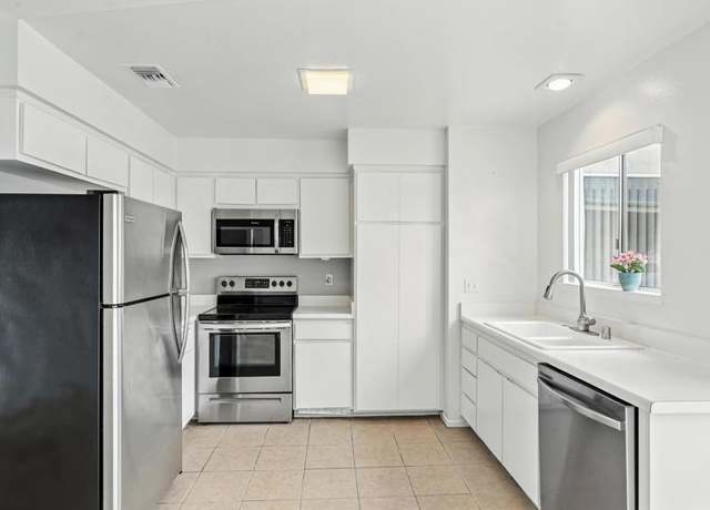 Property at 3555 Boussock Ln, Oceanside, CA 92057, 2 beds, 1.5 baths