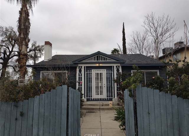 Property at 1618 Baker St, Bakersfield, CA 93305, 4 beds, 4 baths