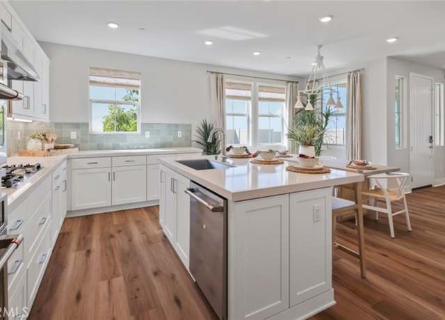 Property at 712 Edward Scholle Dr, Camarillo, CA 93010, 4 beds, 2.5 baths