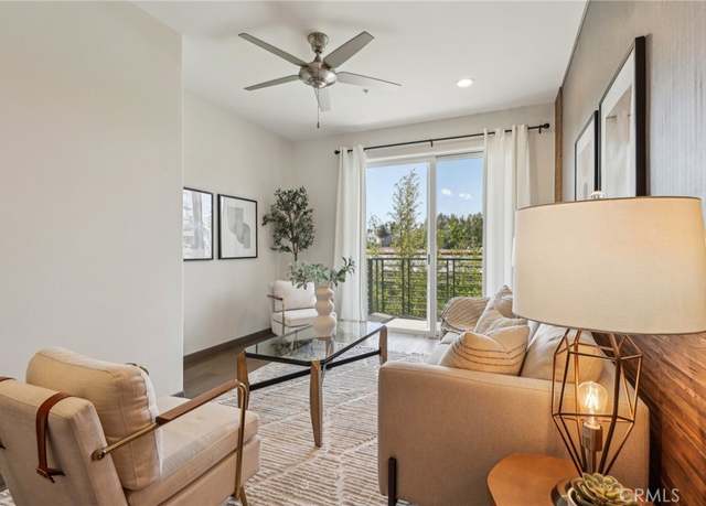 Property at 903 S New Hampshire Ave #303, Los Angeles, CA 90006, 3 beds, 2 baths