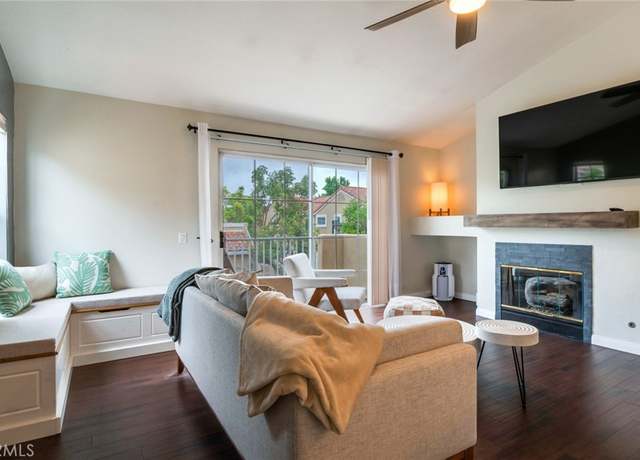 Property at 2444 Paseo Circulo, Tustin, CA 92782, 2 beds, 2 baths