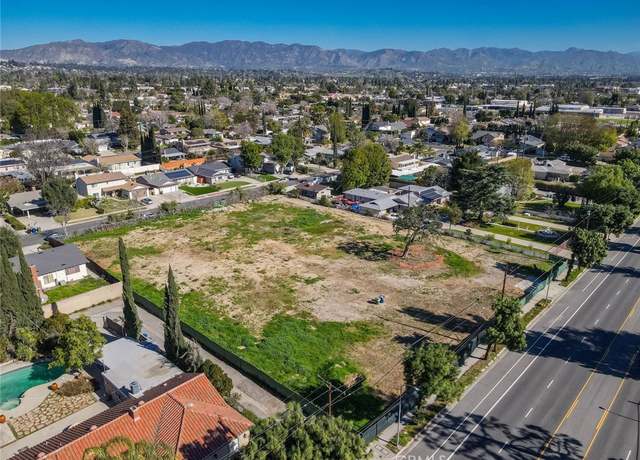 Property at 17559 Devonshire St, Northridge, CA 91325