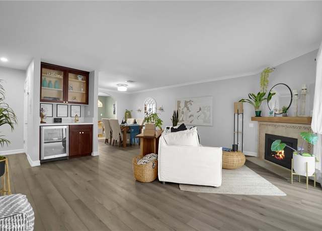 Property at 14634 Magnolia Blvd #4, Sherman Oaks, CA 91403, 2 beds, 2.5 baths