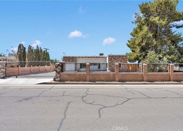 Property at 23859 South Rd, Apple Valley, CA 92307, 4 beds, 2 baths