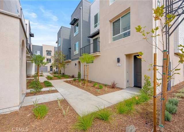 Property at 9419-1/2 N Sepulveda Blvd #5, North Hills, CA 91343, 2 beds, 2.5 baths