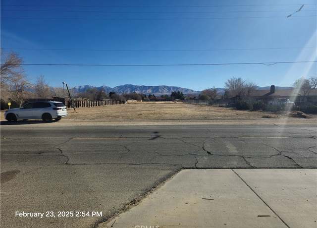 Property at 10516 E Avenue S, Littlerock, CA 93543