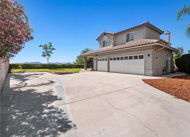 Property at 22325 Mandarin Ln, Saugus, CA 91390, 5 beds, 3 baths