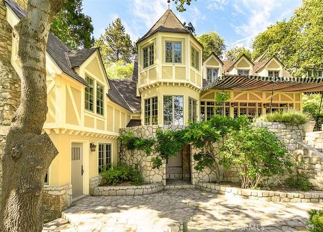 Property at 28061 North Shore Rd, Lake Arrowhead, CA 92352, 6 beds, 5.5 baths