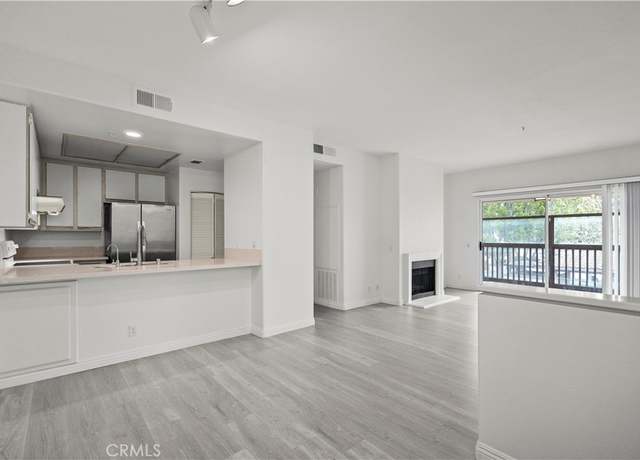 Property at 2960 Champion Way #2706, Tustin, CA 92782, 1 bed, 1 bath