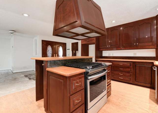 Property at 9182 Tonya Ln, Santee, CA 92071, 3 beds, 3 baths