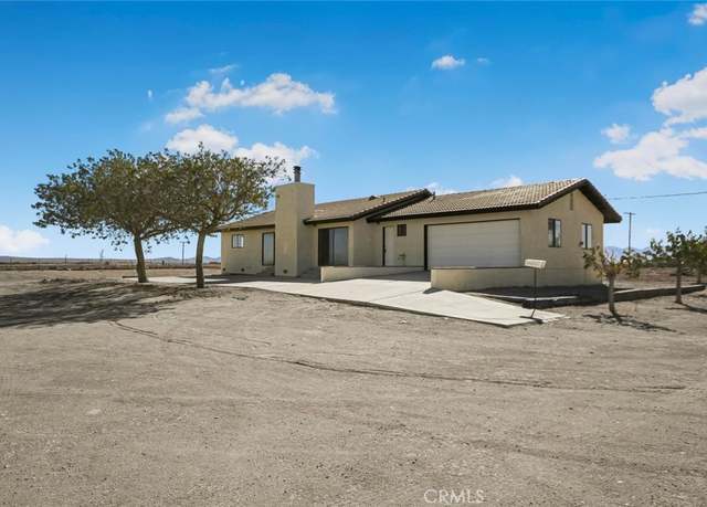 Property at 5701 E Avenue E, Lancaster, CA 93535, 3 beds, 2 baths