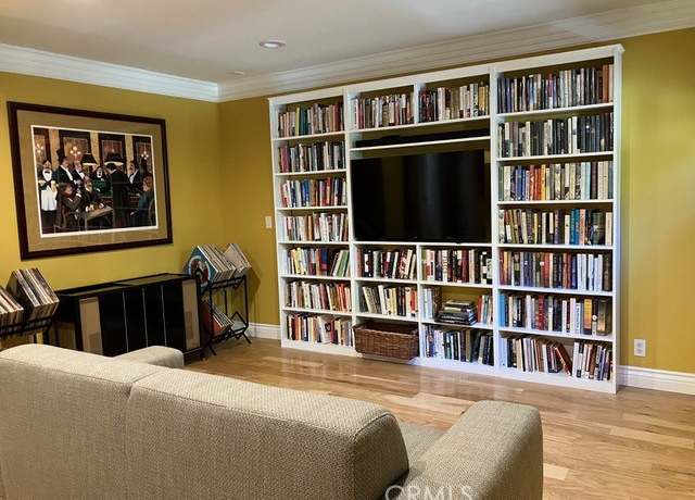 Property at 11138 Aqua Vista St #67, Studio City, CA 91602, 1 bed, 1 bath