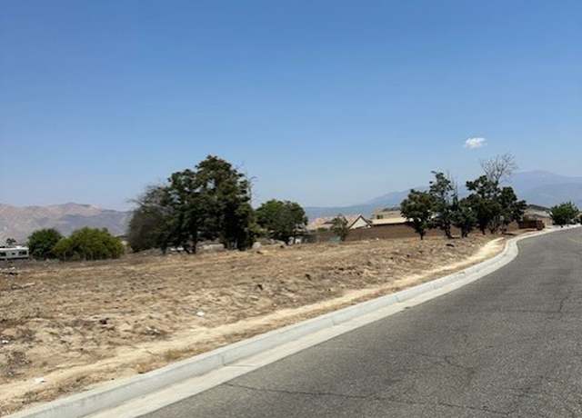 Property at 920 N Palm Ave, Hemet, CA 92543