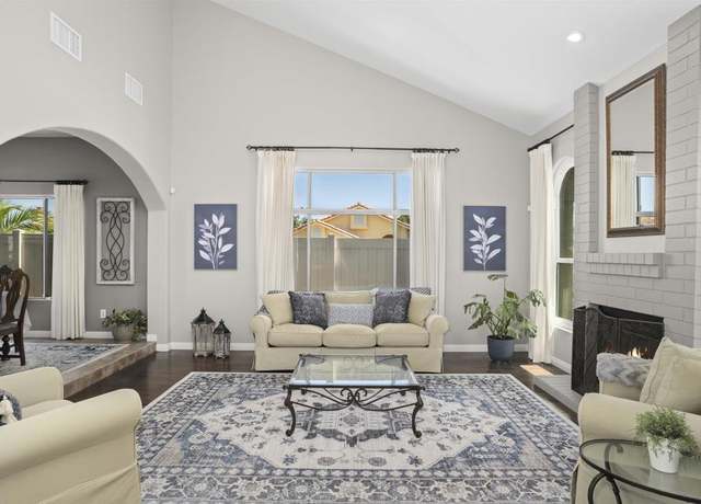 Property at 1990 Willowbrook Dr, Oceanside, CA 92056, 4 beds, 3 baths