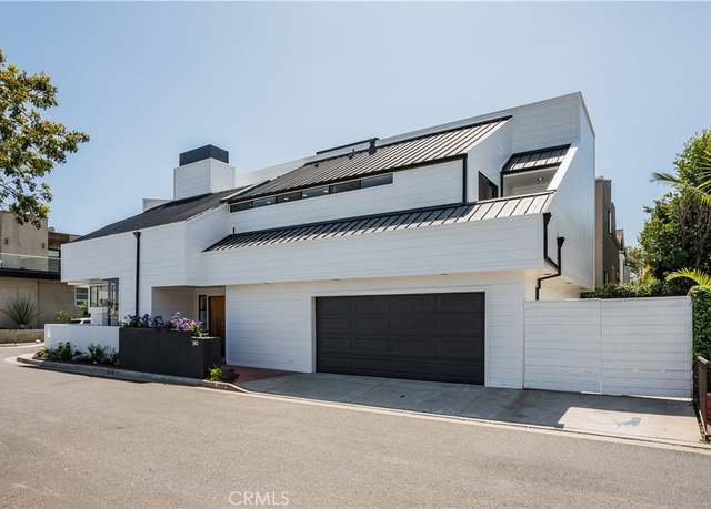 Property at 383 Marina Park Ln, Long Beach, CA 90803, 3 beds, 2.5 baths